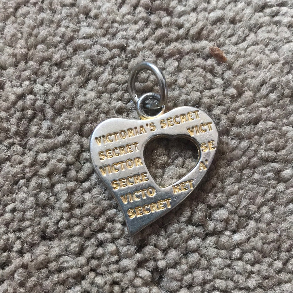 🚨LAST CHANCE SALE!🚨 Vintage Victoria’s Secret pendant